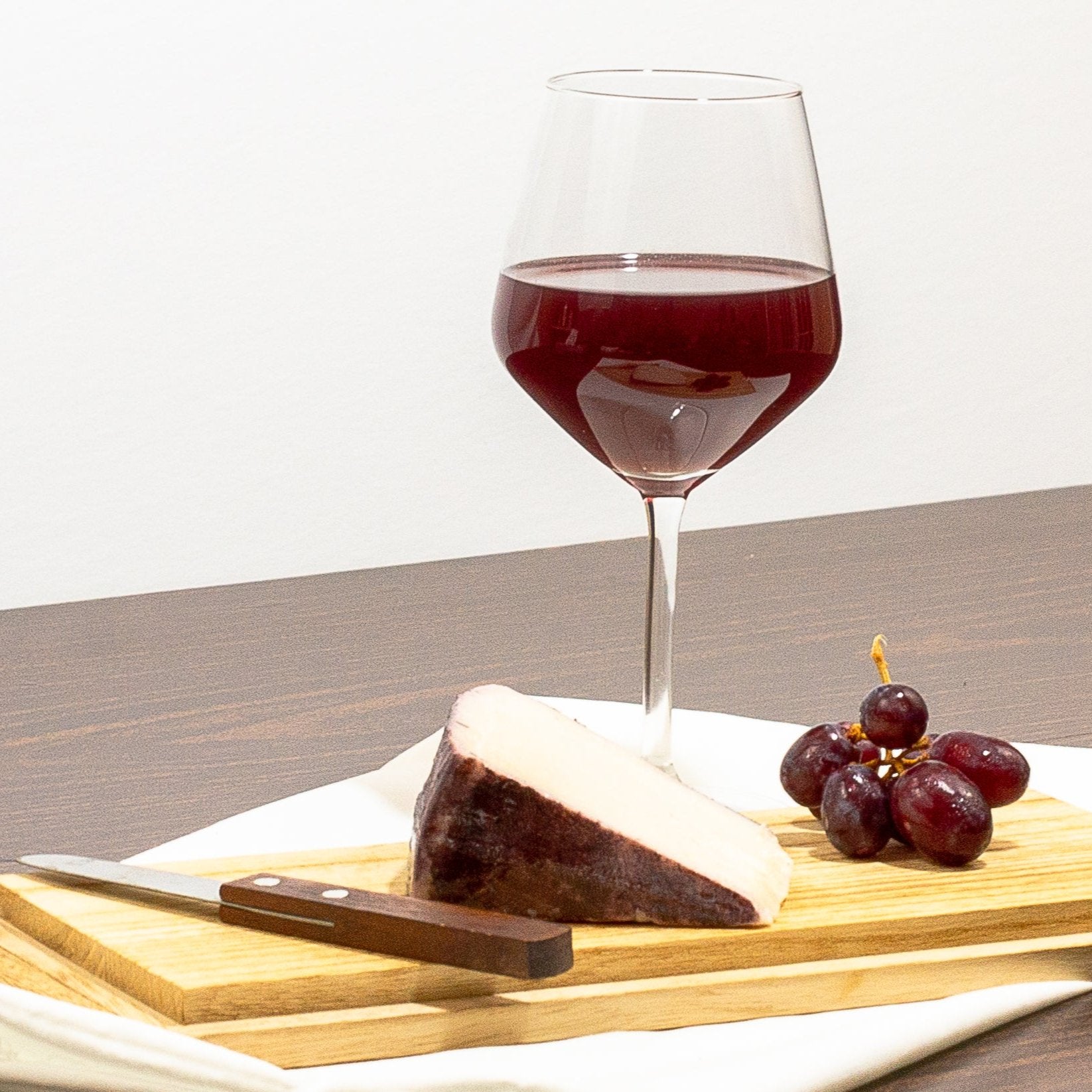 Wine Soaked Murcian Goat Cheese - Queso de Cabra de Murcia al Vino DOP Duero. Ideal for tapas or a cheese table